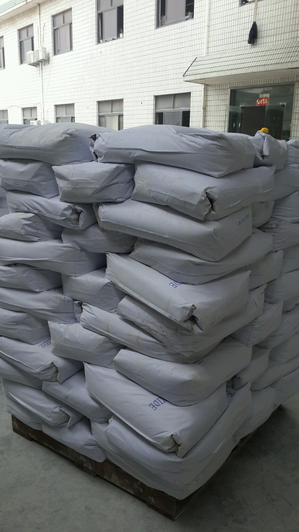 锐钛型二氧化钛着色力、遮盖力、白度均比金红石型二氧化钛